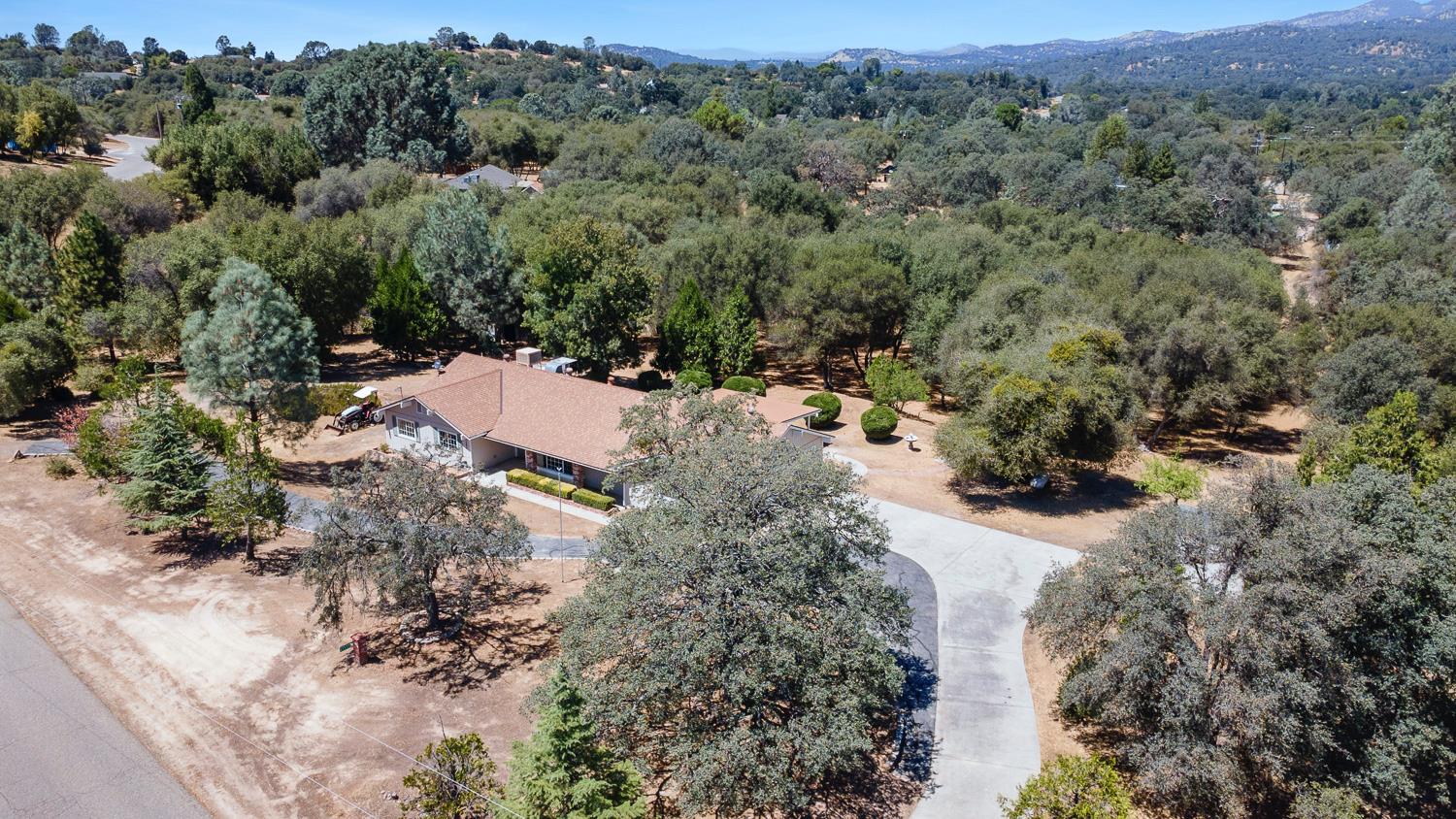 47555 Willow Pond Rd, Coarsegold, CA 93614