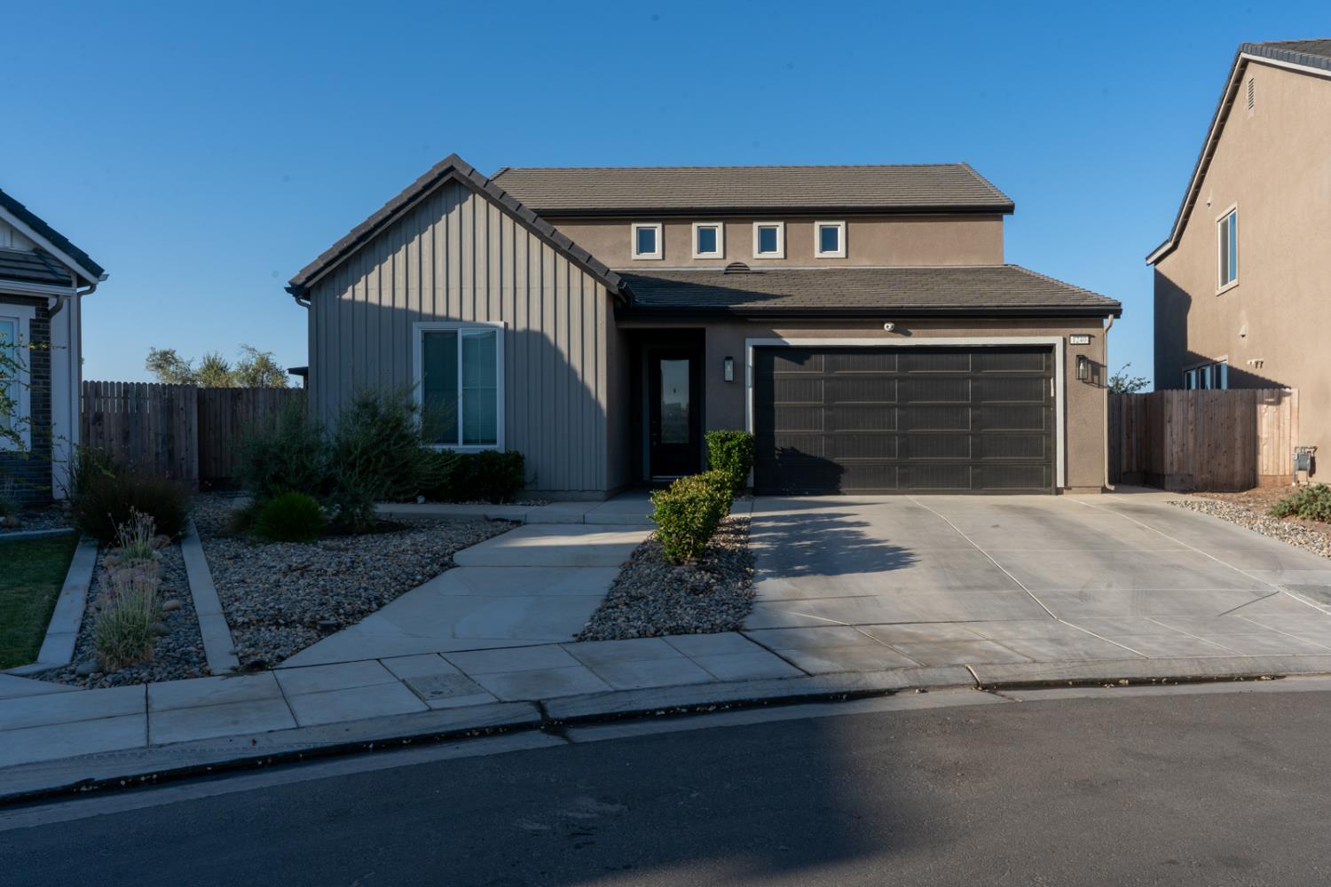 1240 Atlantica Dr S, Madera, CA 93636