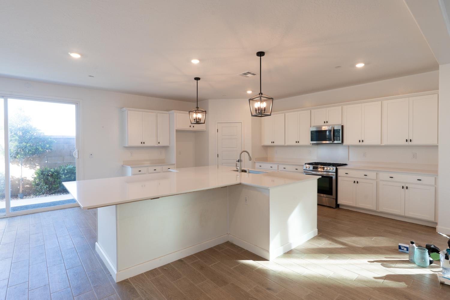 1240 Atlantica Dr S, Madera, CA 93636