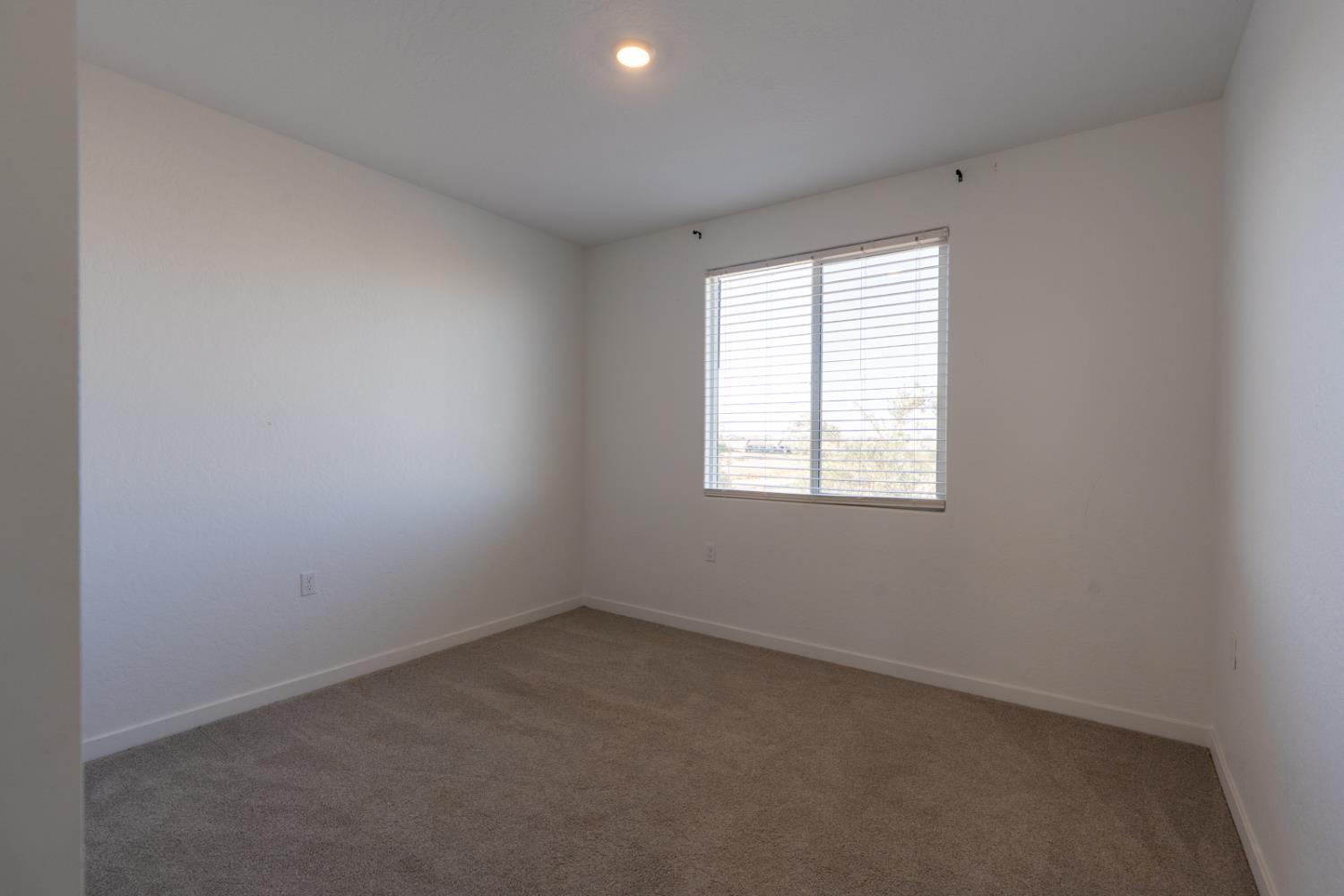 1240 Atlantica Dr S, Madera, CA 93636