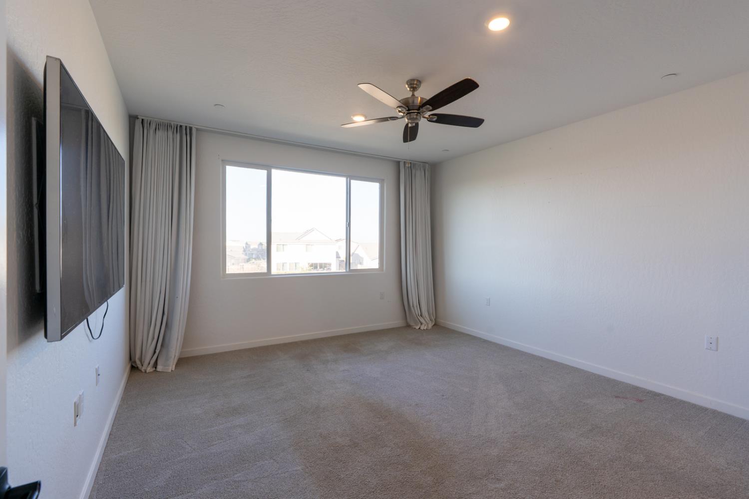 1240 Atlantica Dr S, Madera, CA 93636