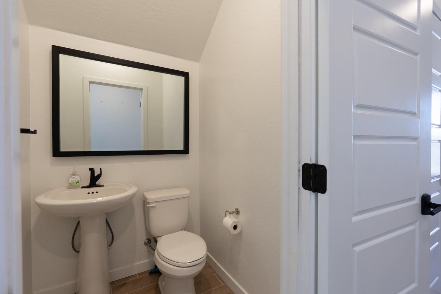 1240 Atlantica Dr S, Madera, CA 93636
