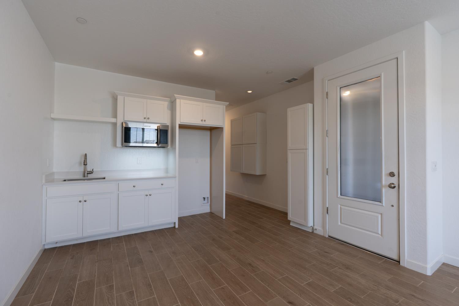1240 Atlantica Dr S, Madera, CA 93636
