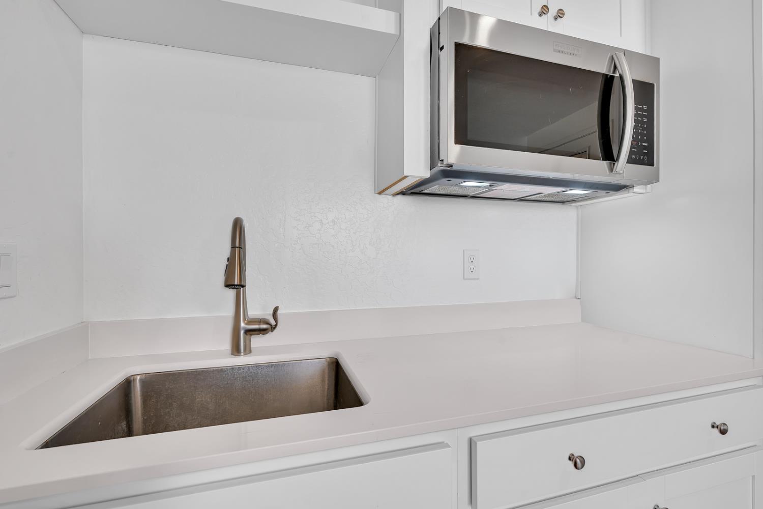 1240 Atlantica Dr S, Madera, CA 93636