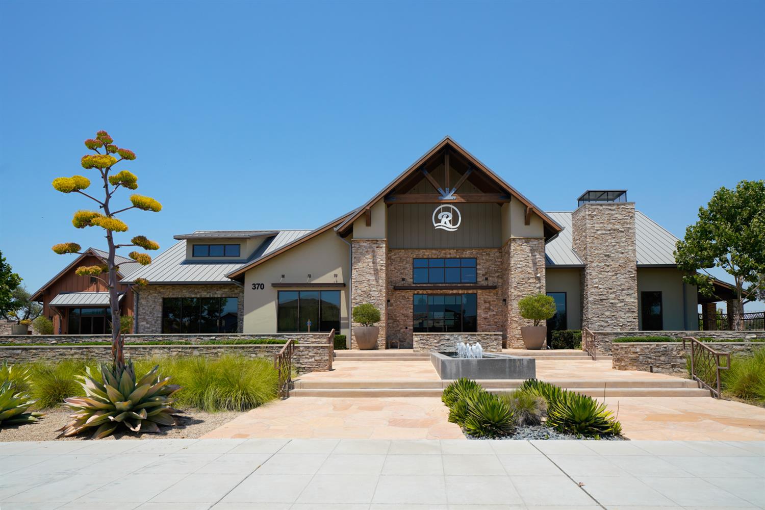 1240 Atlantica Dr S, Madera, CA 93636