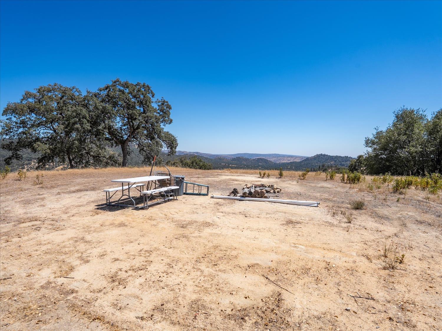 3831 Broncho Hollow Ln, Mariposa, CA 95338