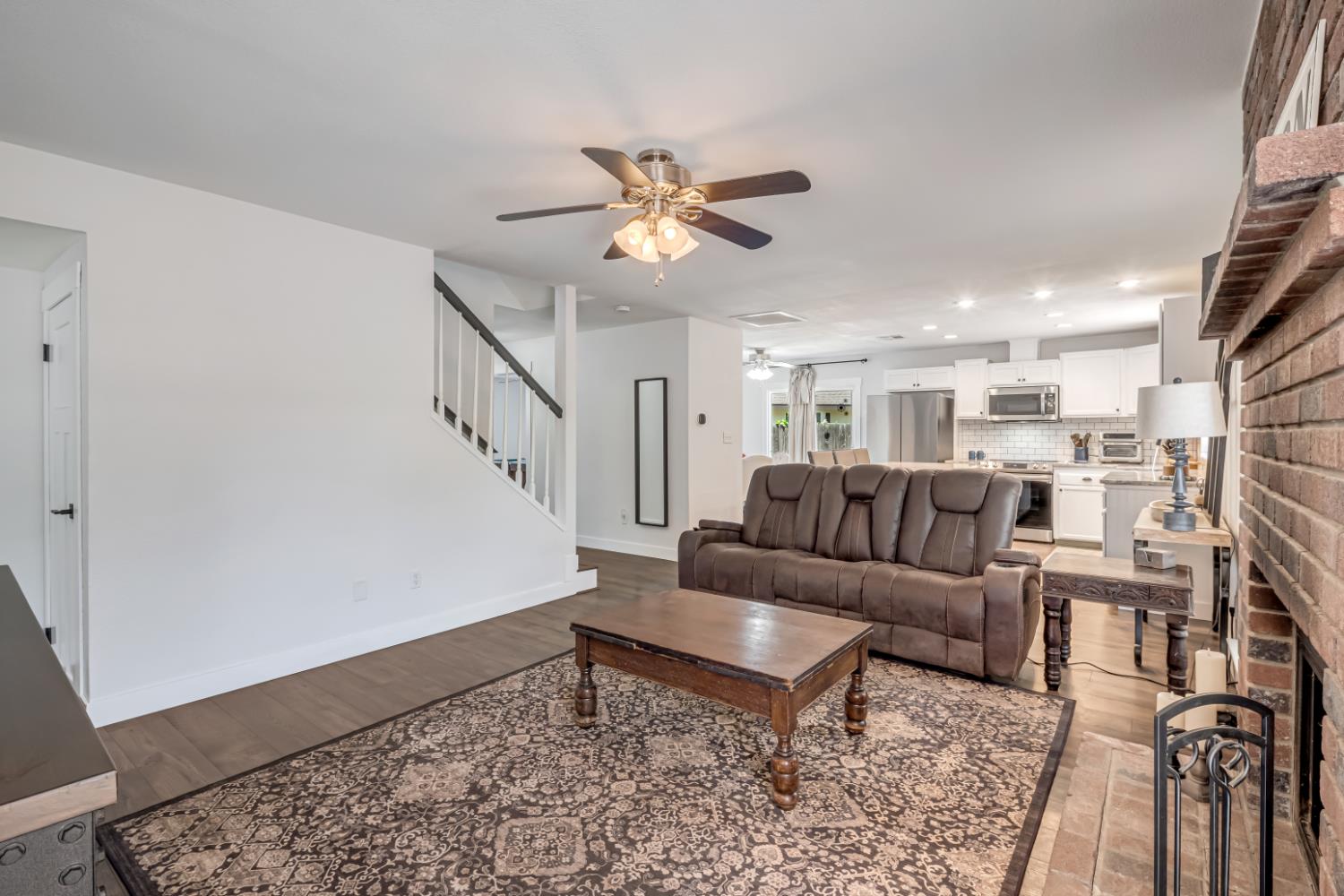 3575 Sunnyside Ave, Clovis, CA 93611