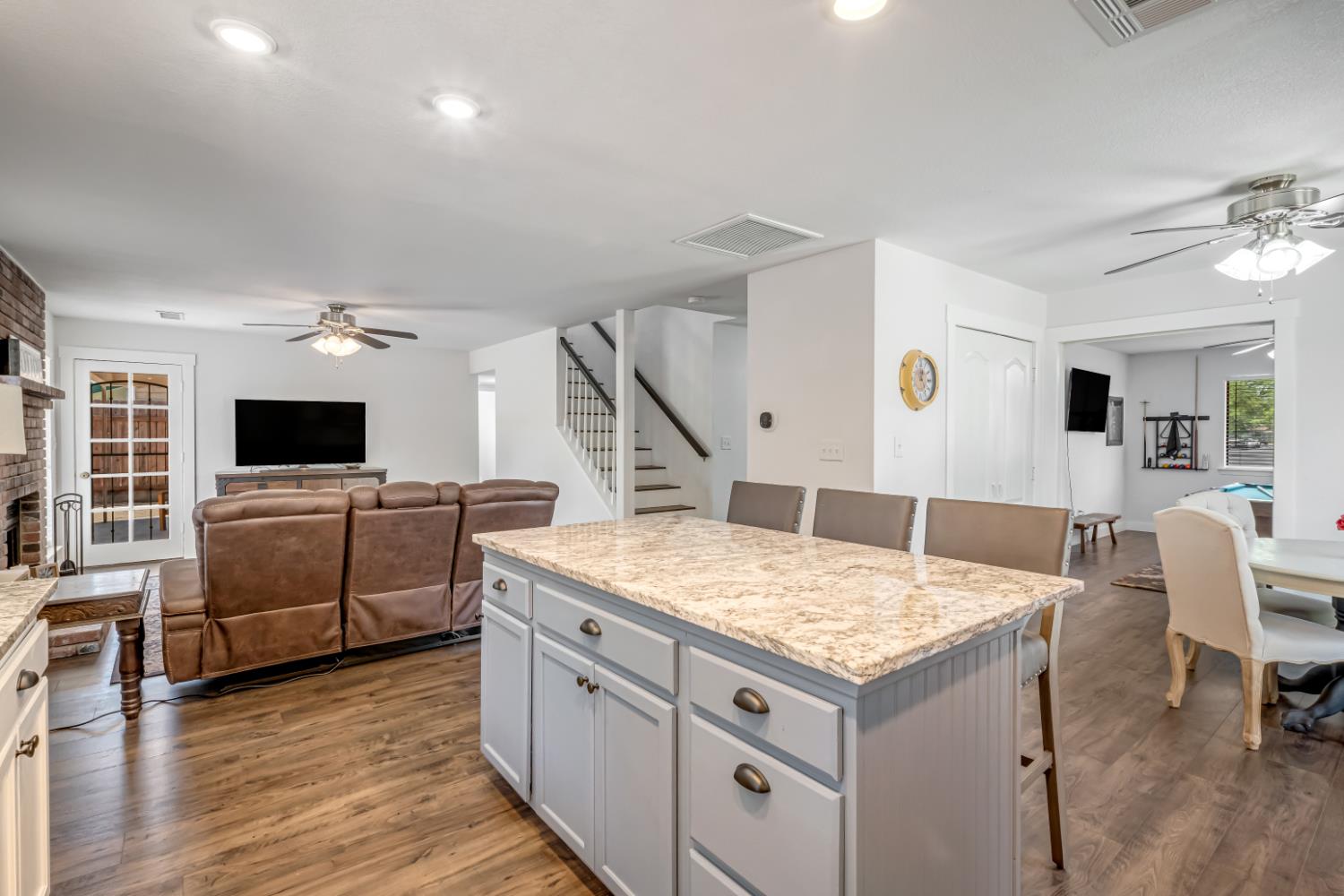 3575 Sunnyside Ave, Clovis, CA 93611