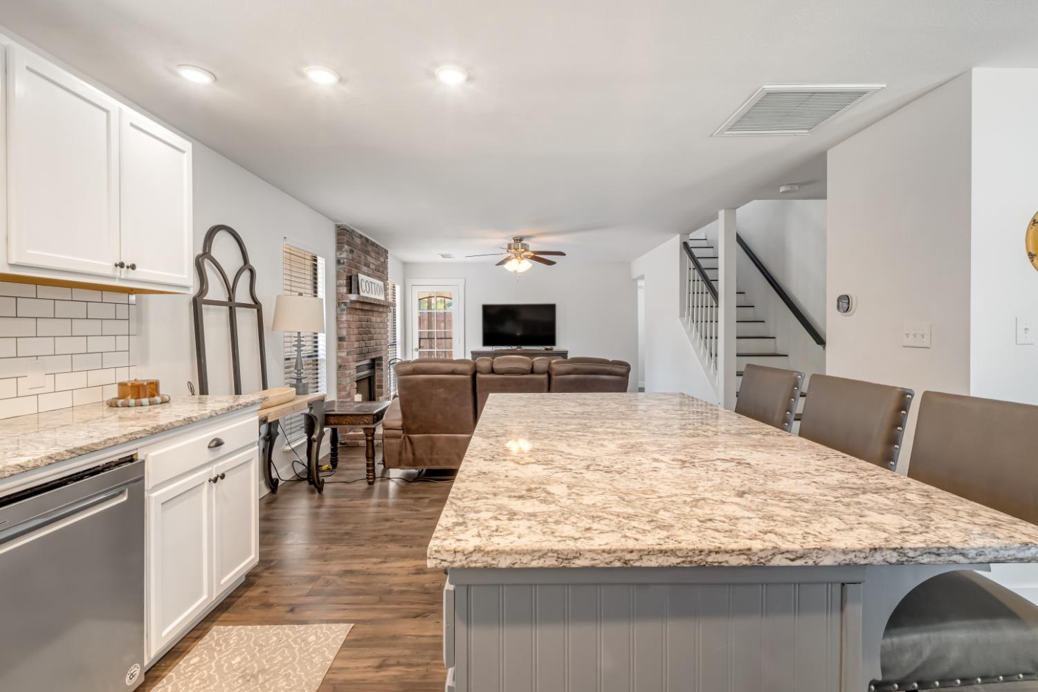 3575 Sunnyside Ave, Clovis, CA 93611
