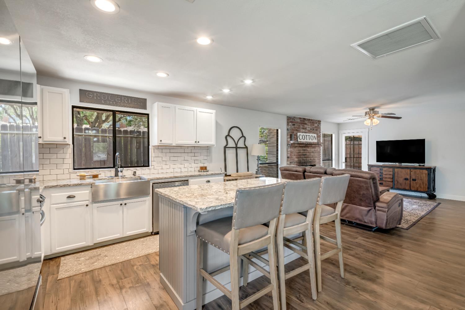 3575 Sunnyside Ave, Clovis, CA 93611