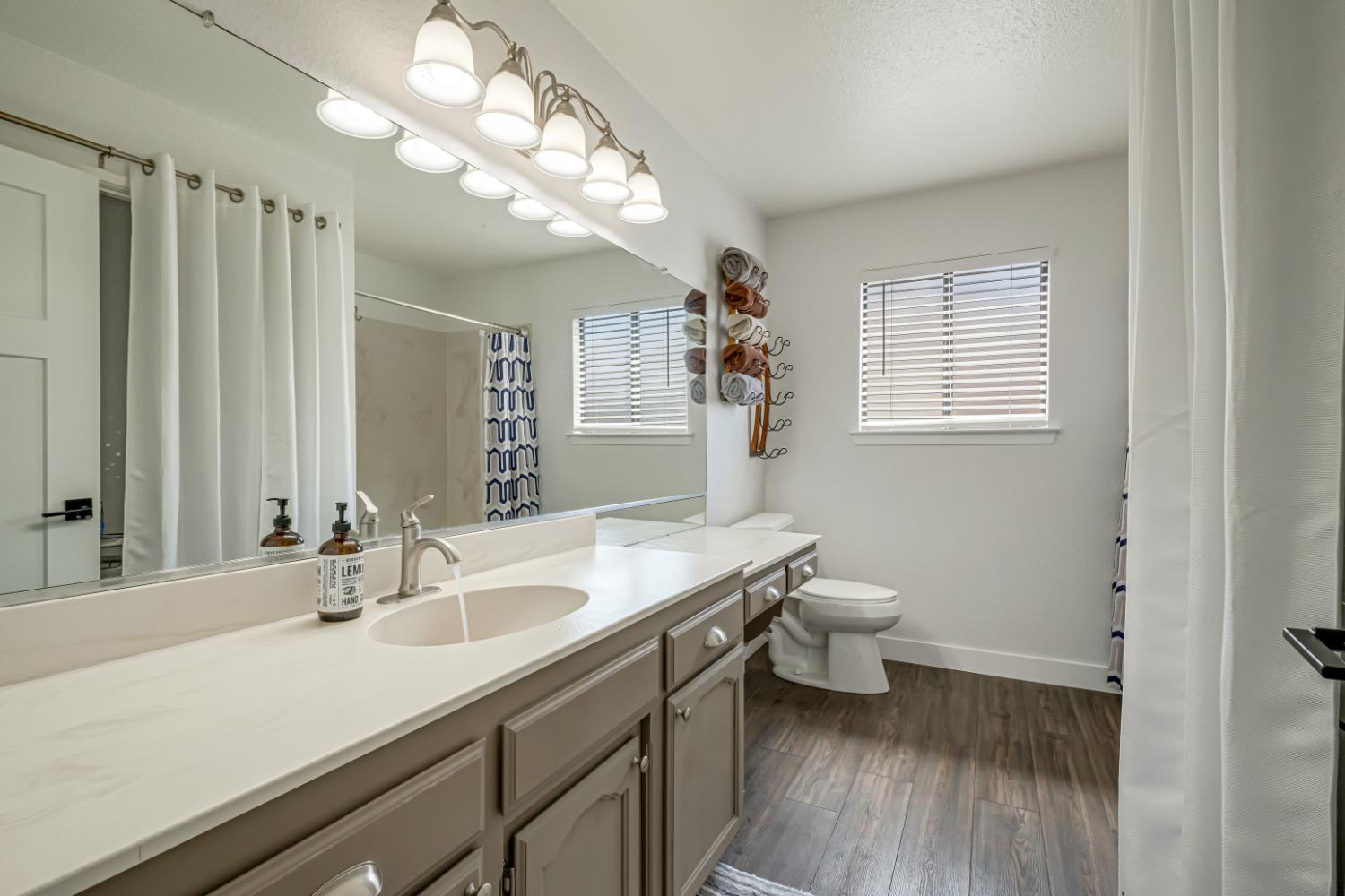 3575 Sunnyside Ave, Clovis, CA 93611