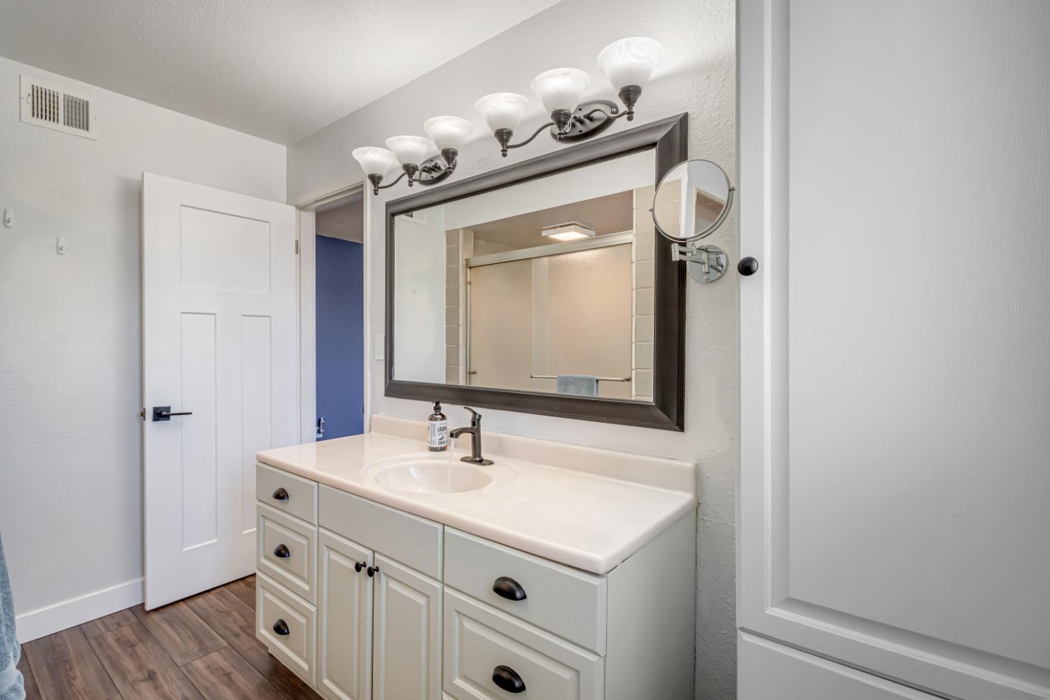 3575 Sunnyside Ave, Clovis, CA 93611