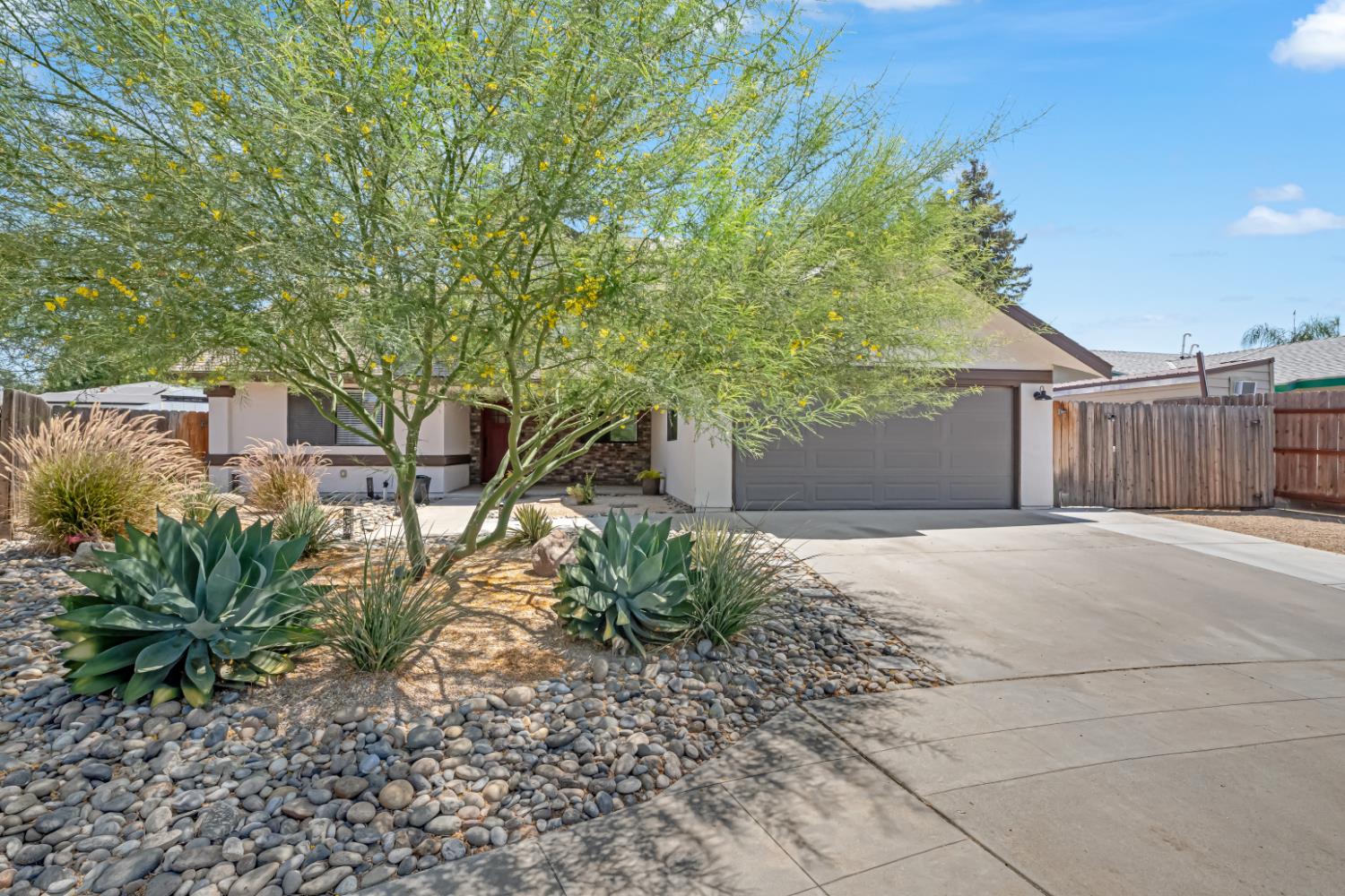 3575 Sunnyside Ave, Clovis, CA 93611