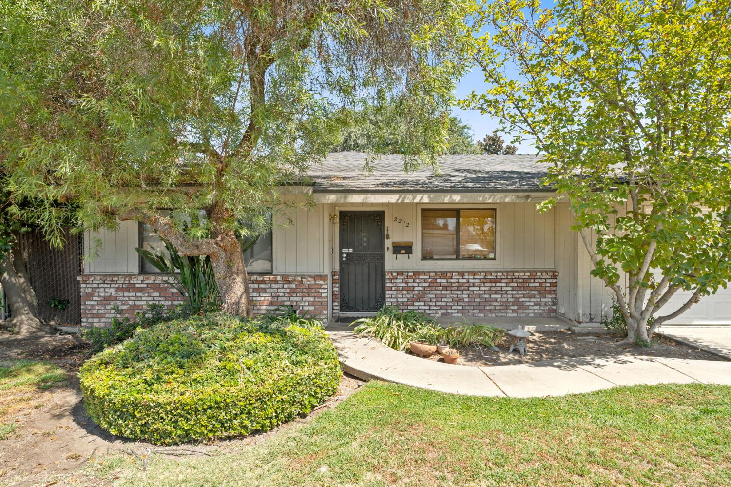 2212 Goldridge St, Selma, CA 93662