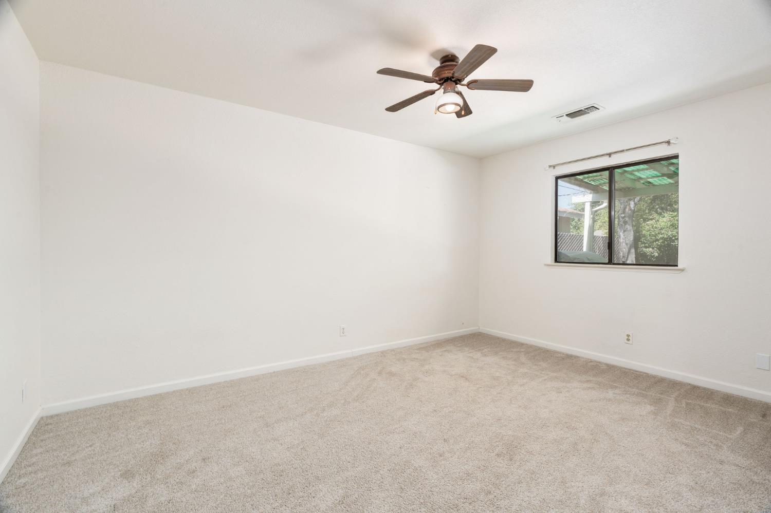 2212 Goldridge St, Selma, CA 93662