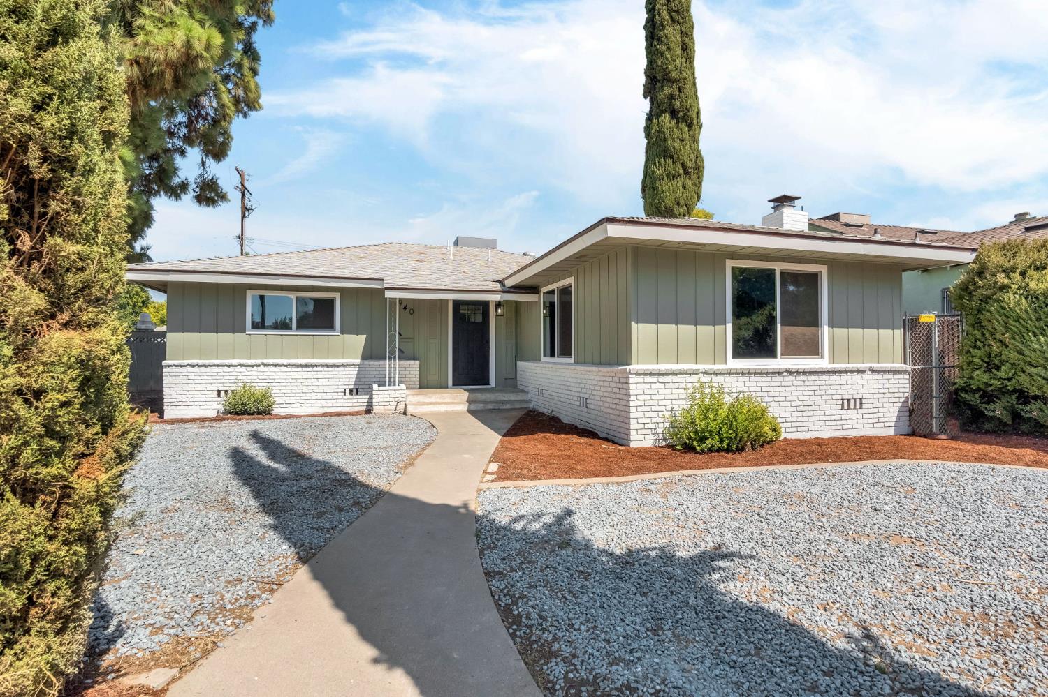 940 N Poplar Ave, Fresno, CA 93728