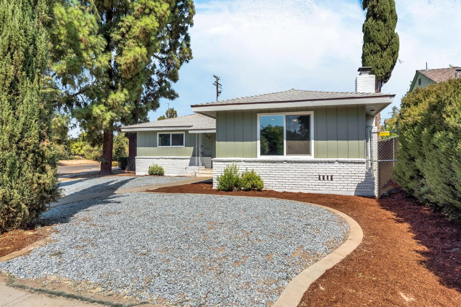 940 N Poplar Ave, Fresno, CA 93728