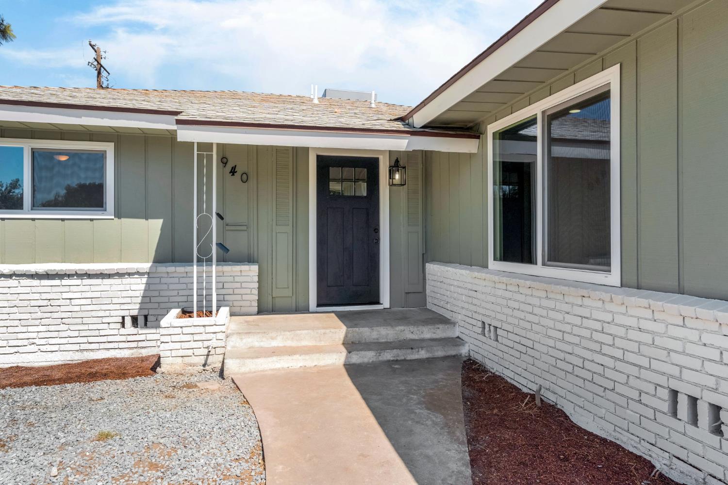 940 N Poplar Ave, Fresno, CA 93728