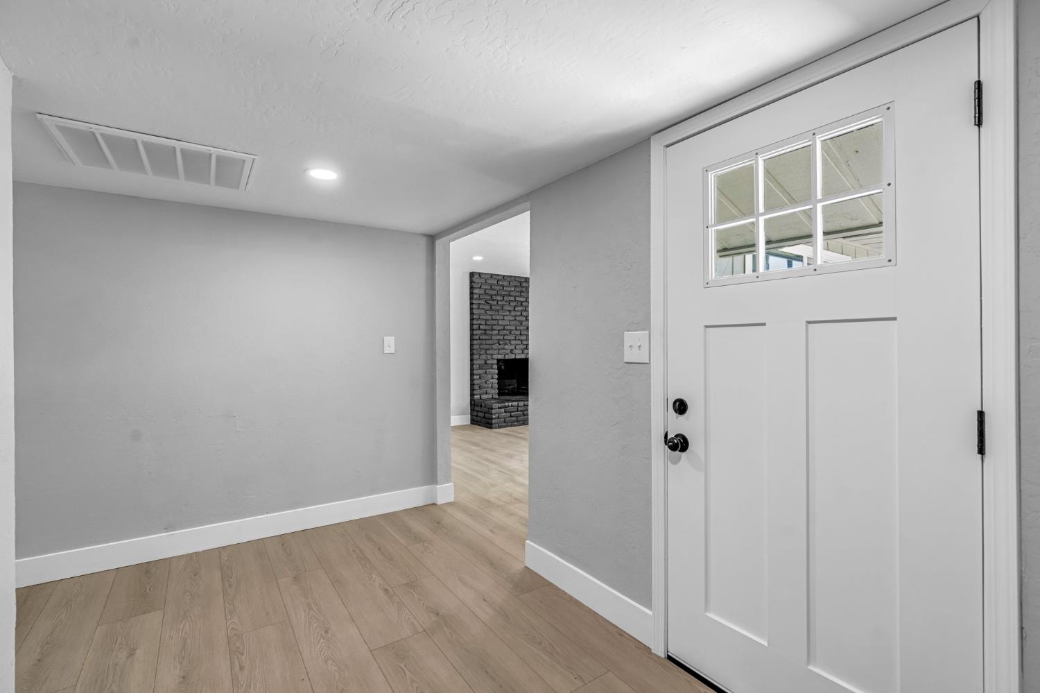 940 N Poplar Ave, Fresno, CA 93728