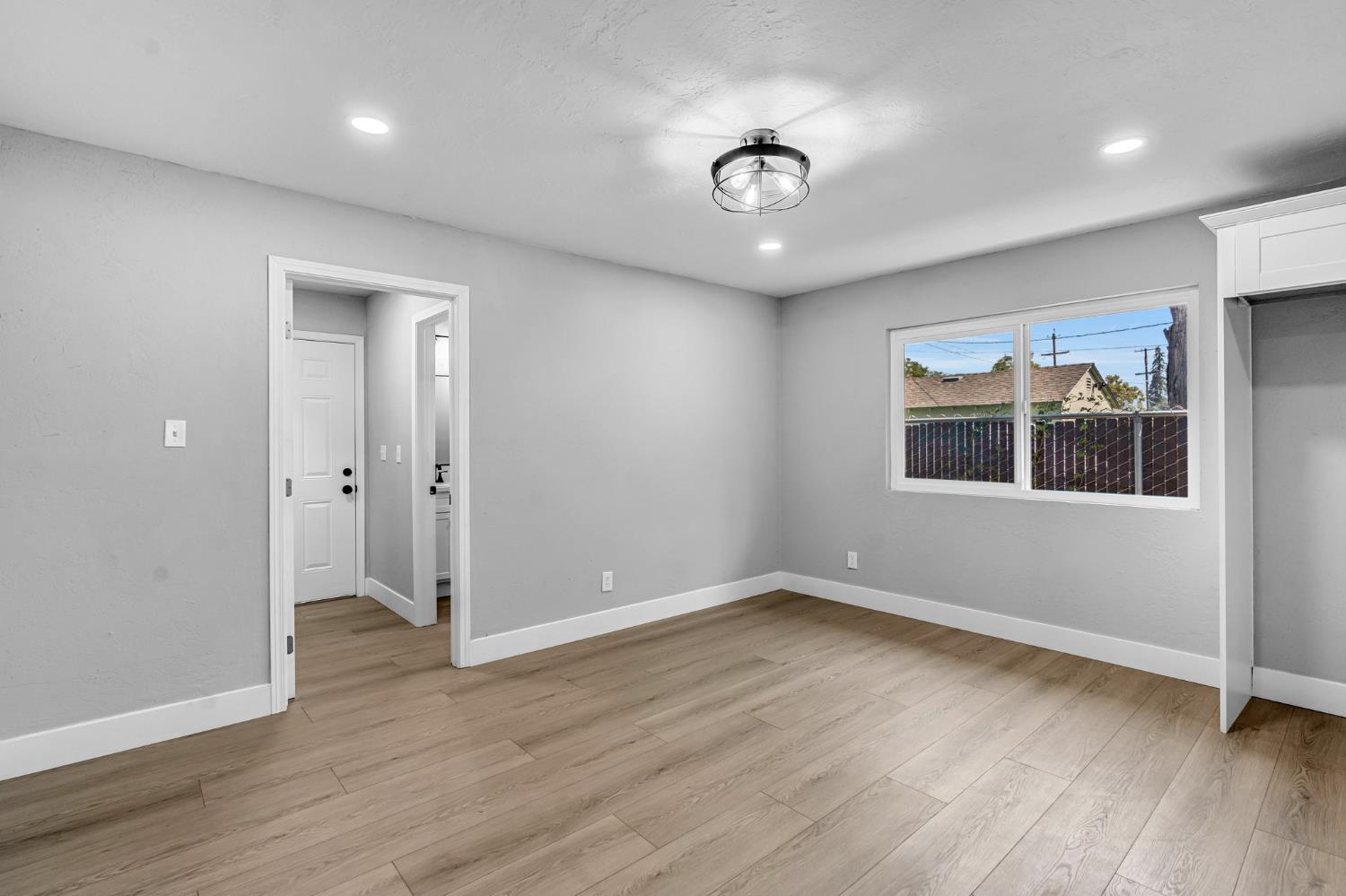 940 N Poplar Ave, Fresno, CA 93728