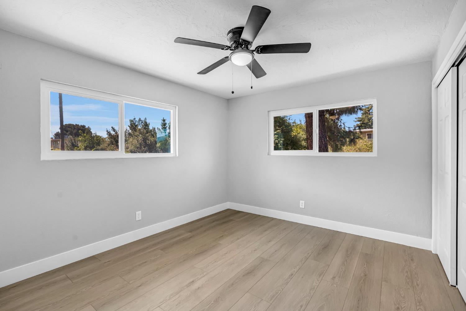 940 N Poplar Ave, Fresno, CA 93728