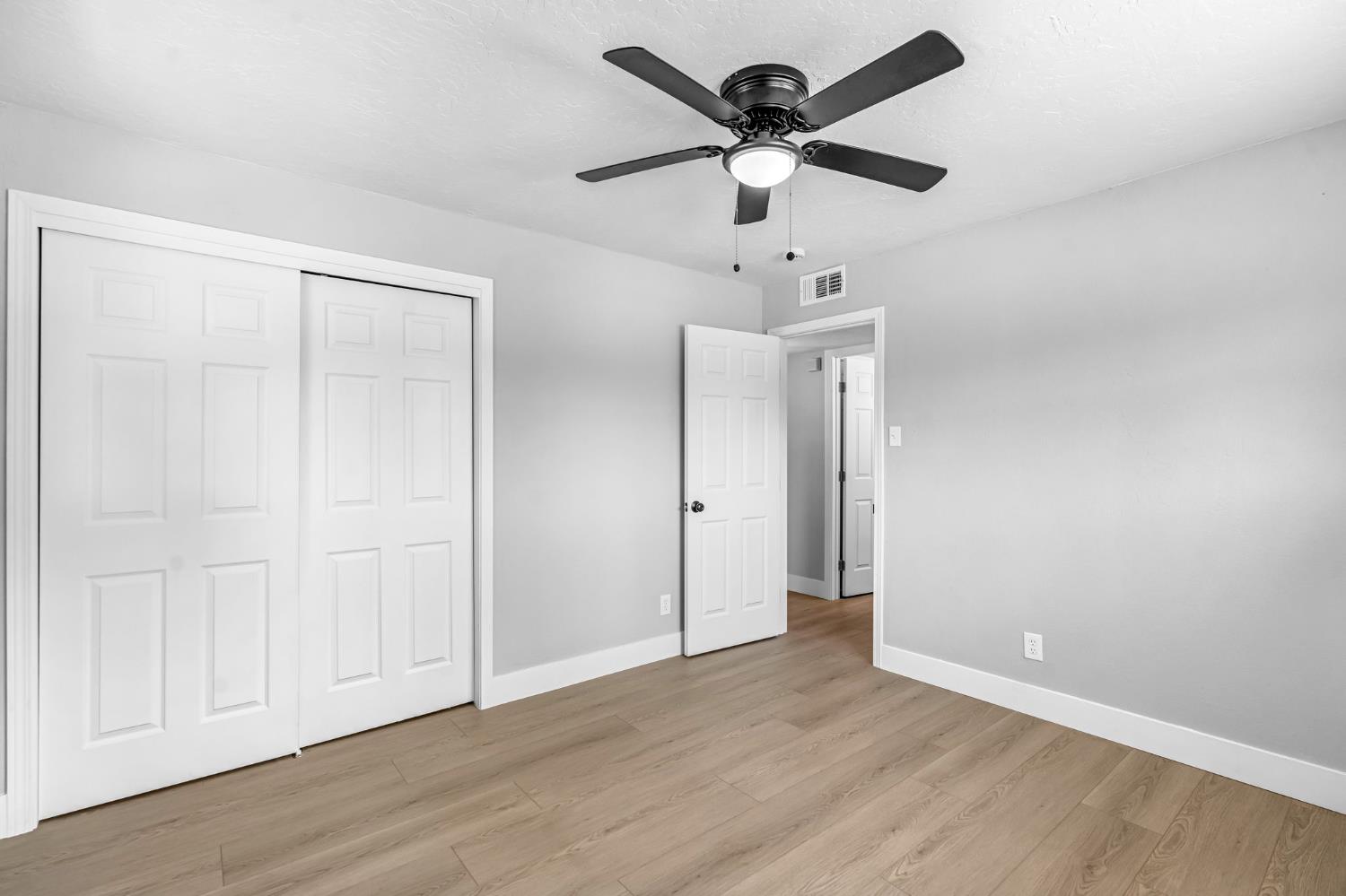 940 N Poplar Ave, Fresno, CA 93728