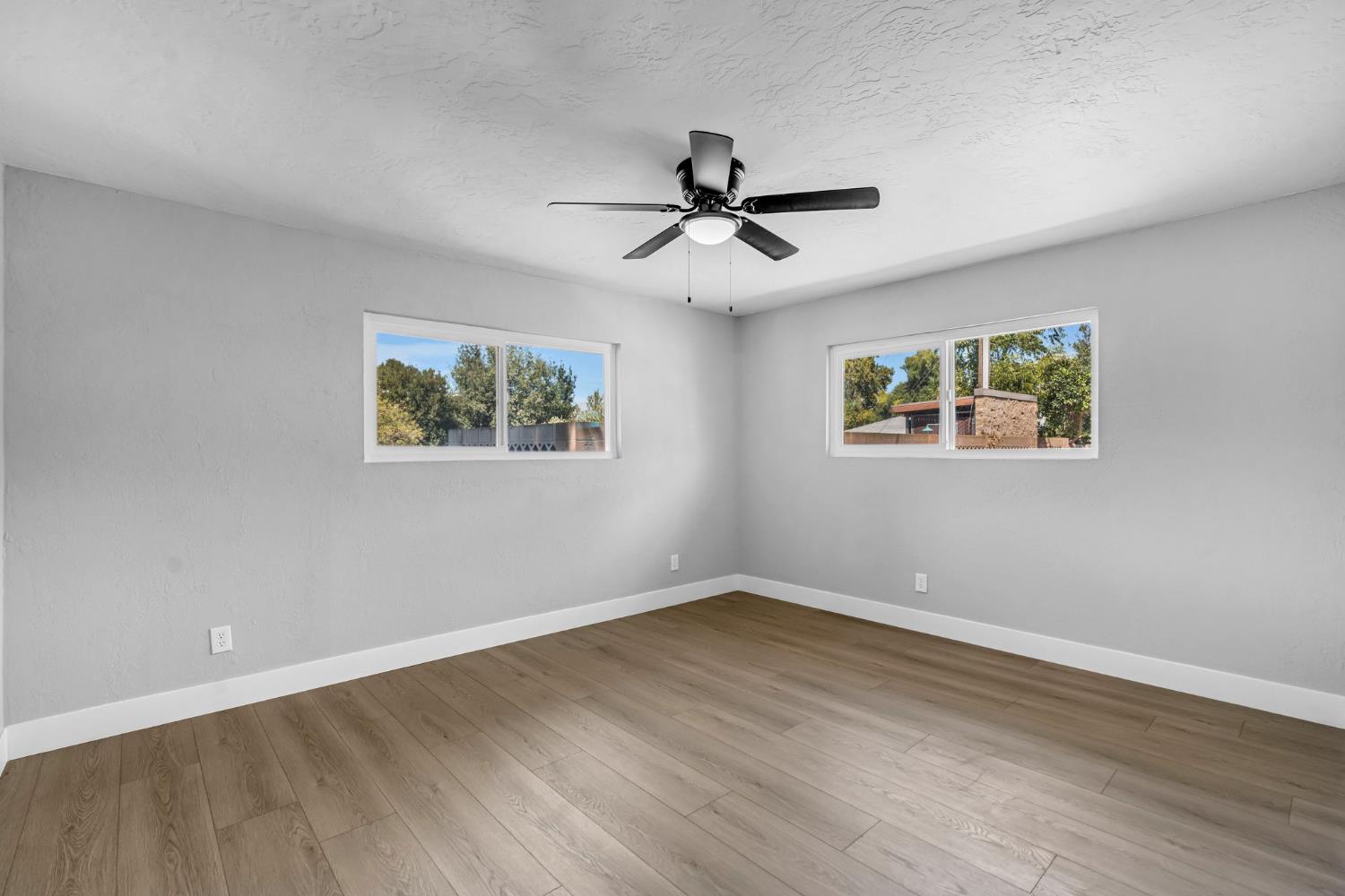 940 N Poplar Ave, Fresno, CA 93728