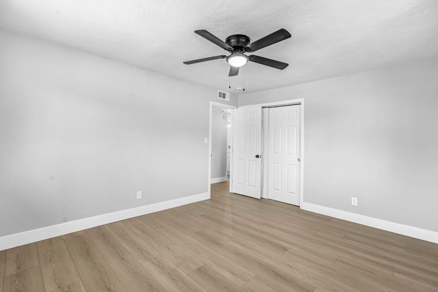 940 N Poplar Ave, Fresno, CA 93728