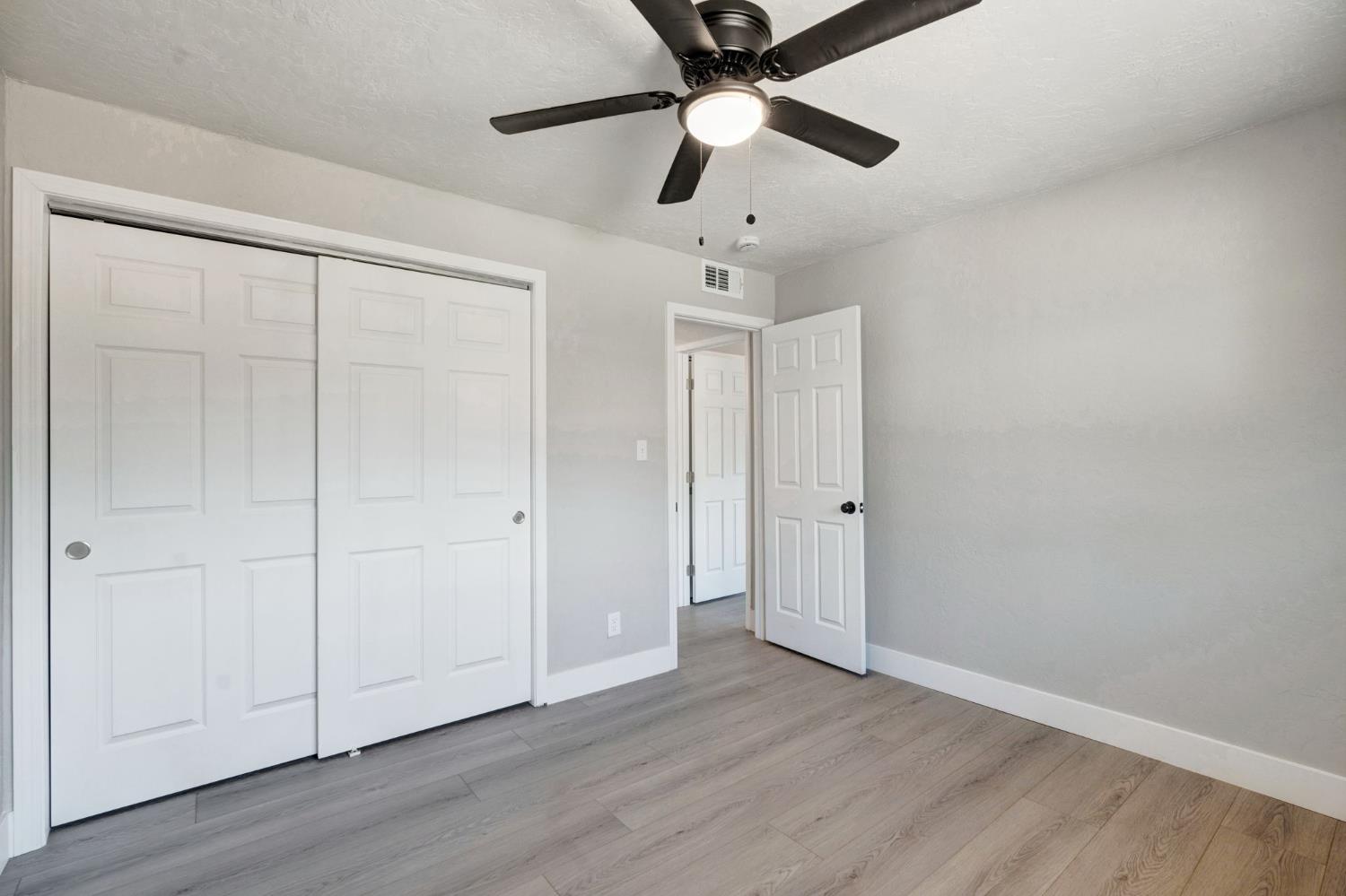 940 N Poplar Ave, Fresno, CA 93728