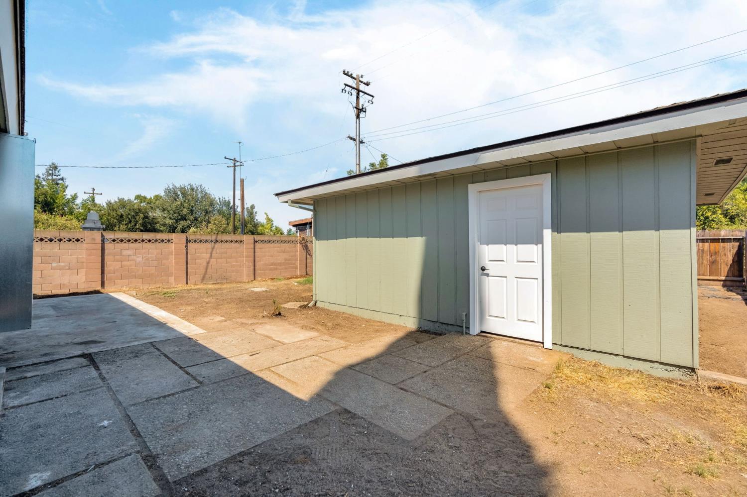 940 N Poplar Ave, Fresno, CA 93728