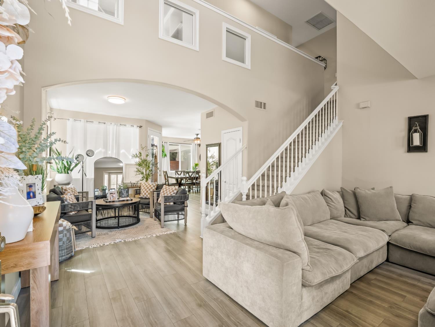 732 W Tivoli Ln, Clovis, CA 93619