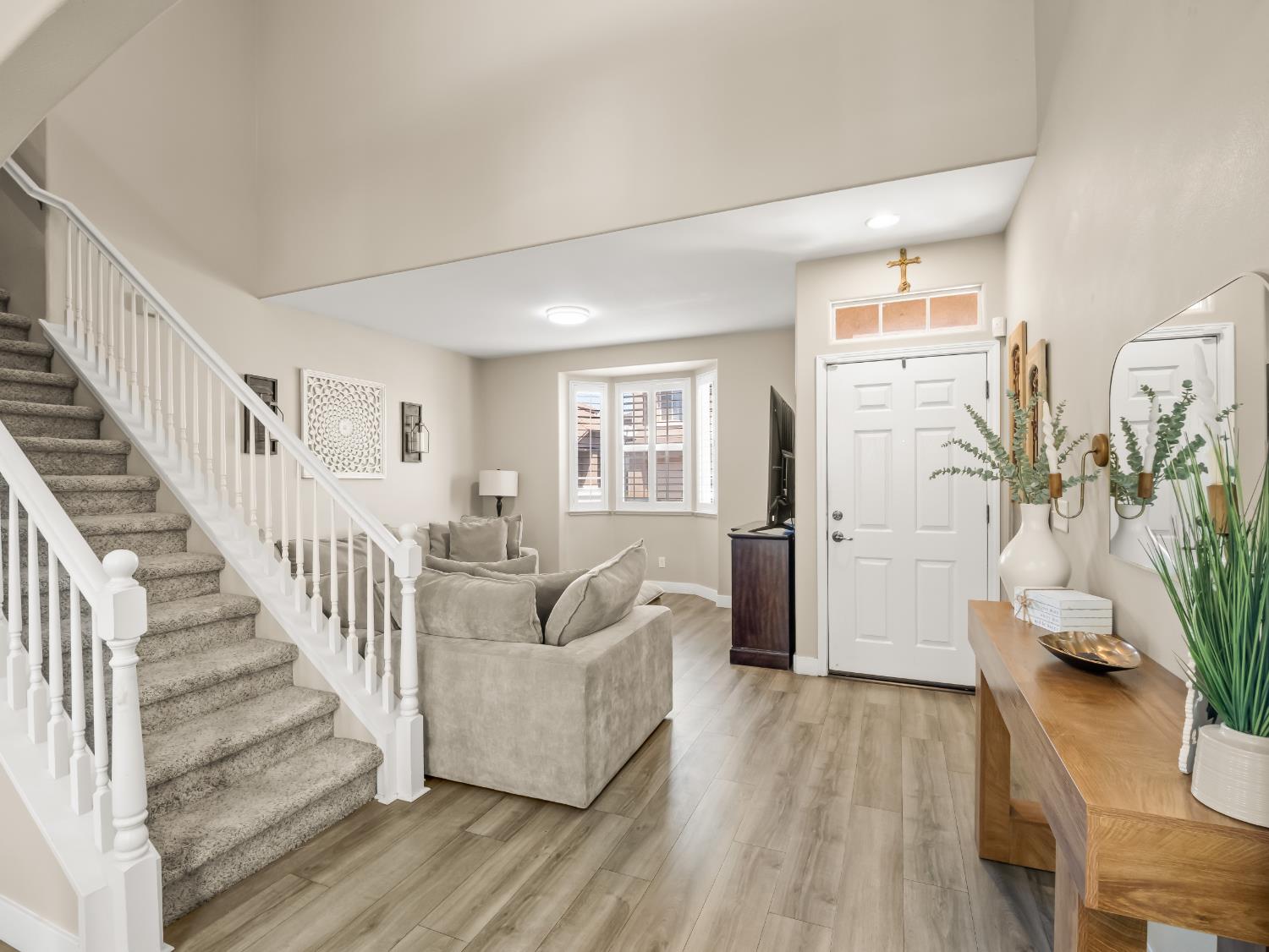 732 W Tivoli Ln, Clovis, CA 93619
