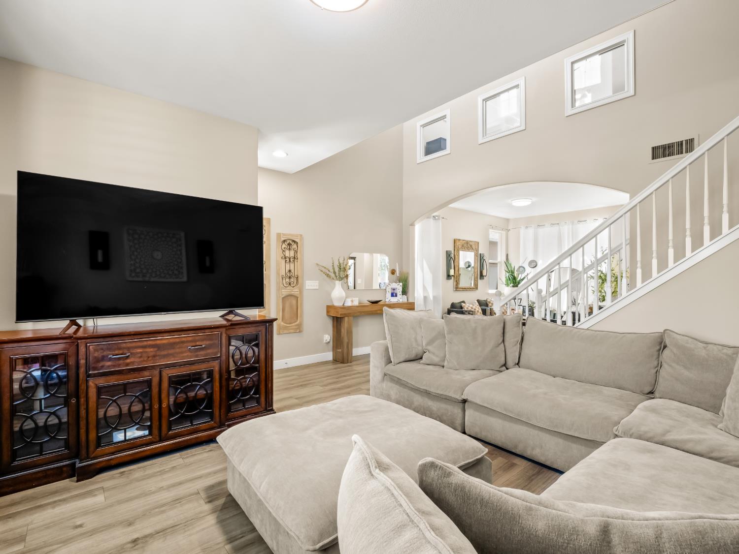 732 W Tivoli Ln, Clovis, CA 93619