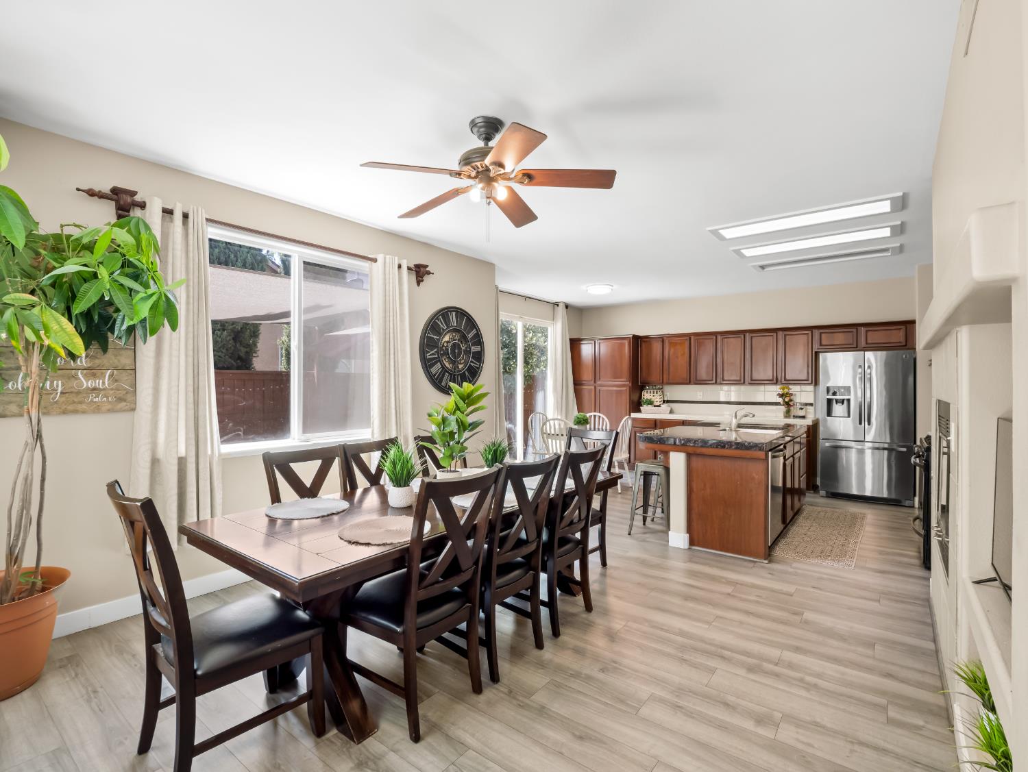 732 W Tivoli Ln, Clovis, CA 93619