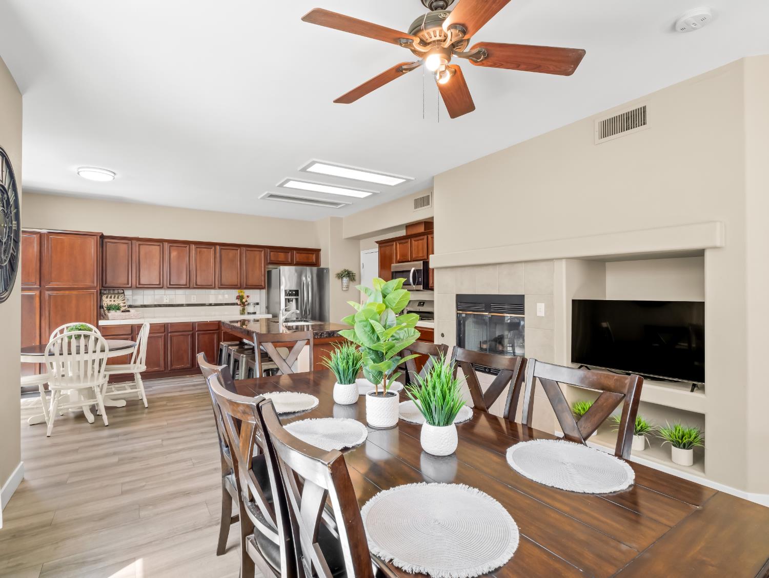 732 W Tivoli Ln, Clovis, CA 93619