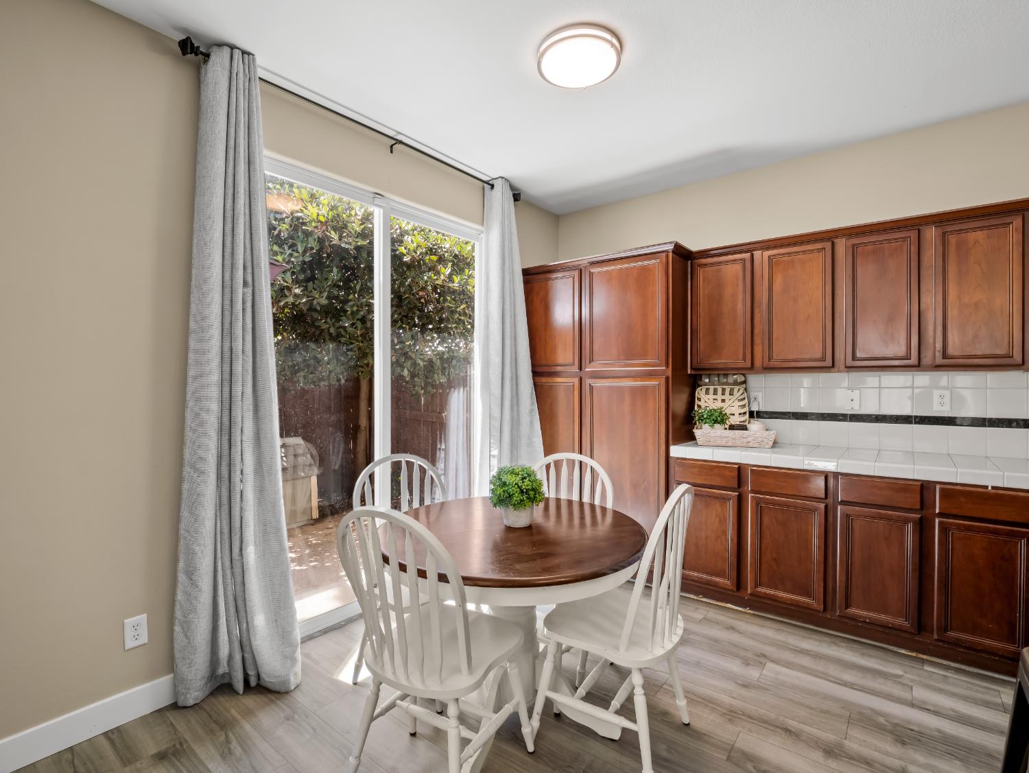 732 W Tivoli Ln, Clovis, CA 93619
