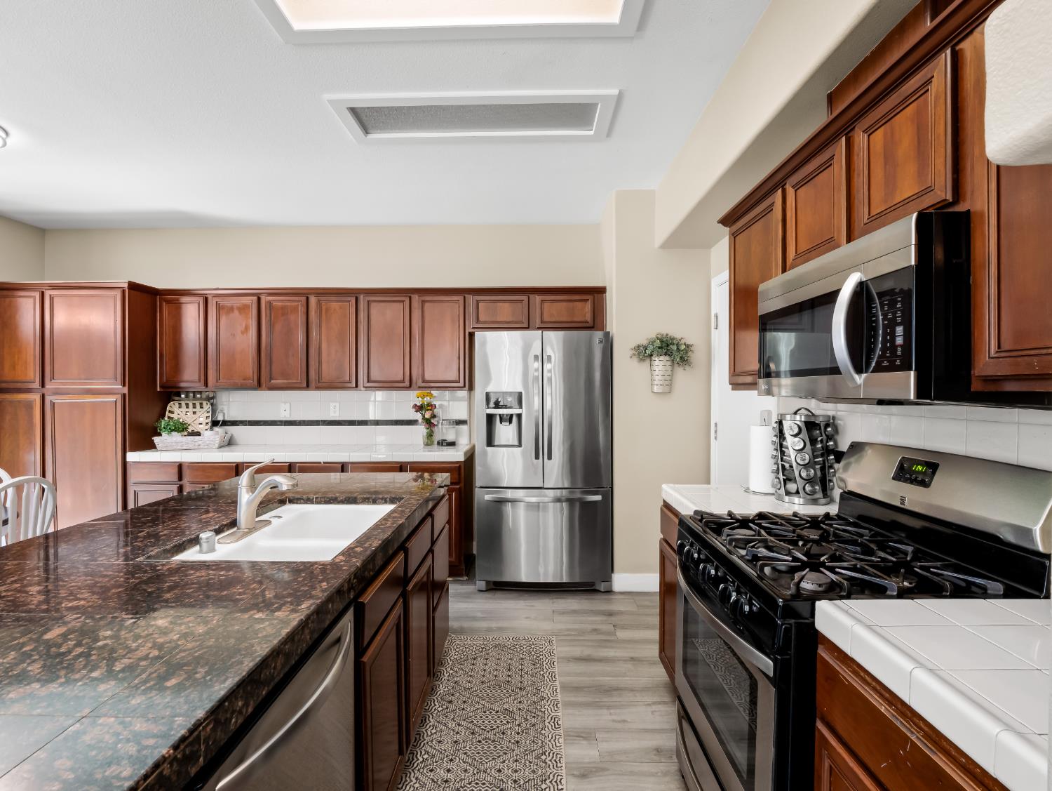 732 W Tivoli Ln, Clovis, CA 93619
