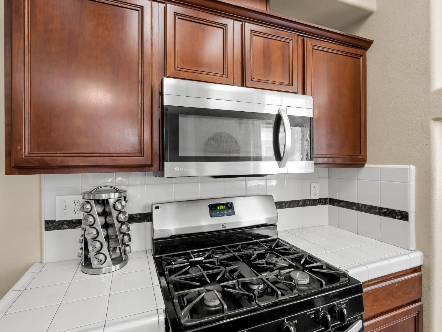 732 W Tivoli Ln, Clovis, CA 93619
