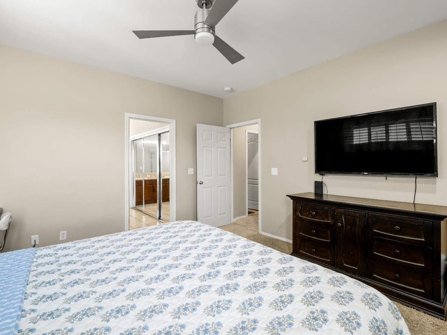 732 W Tivoli Ln, Clovis, CA 93619