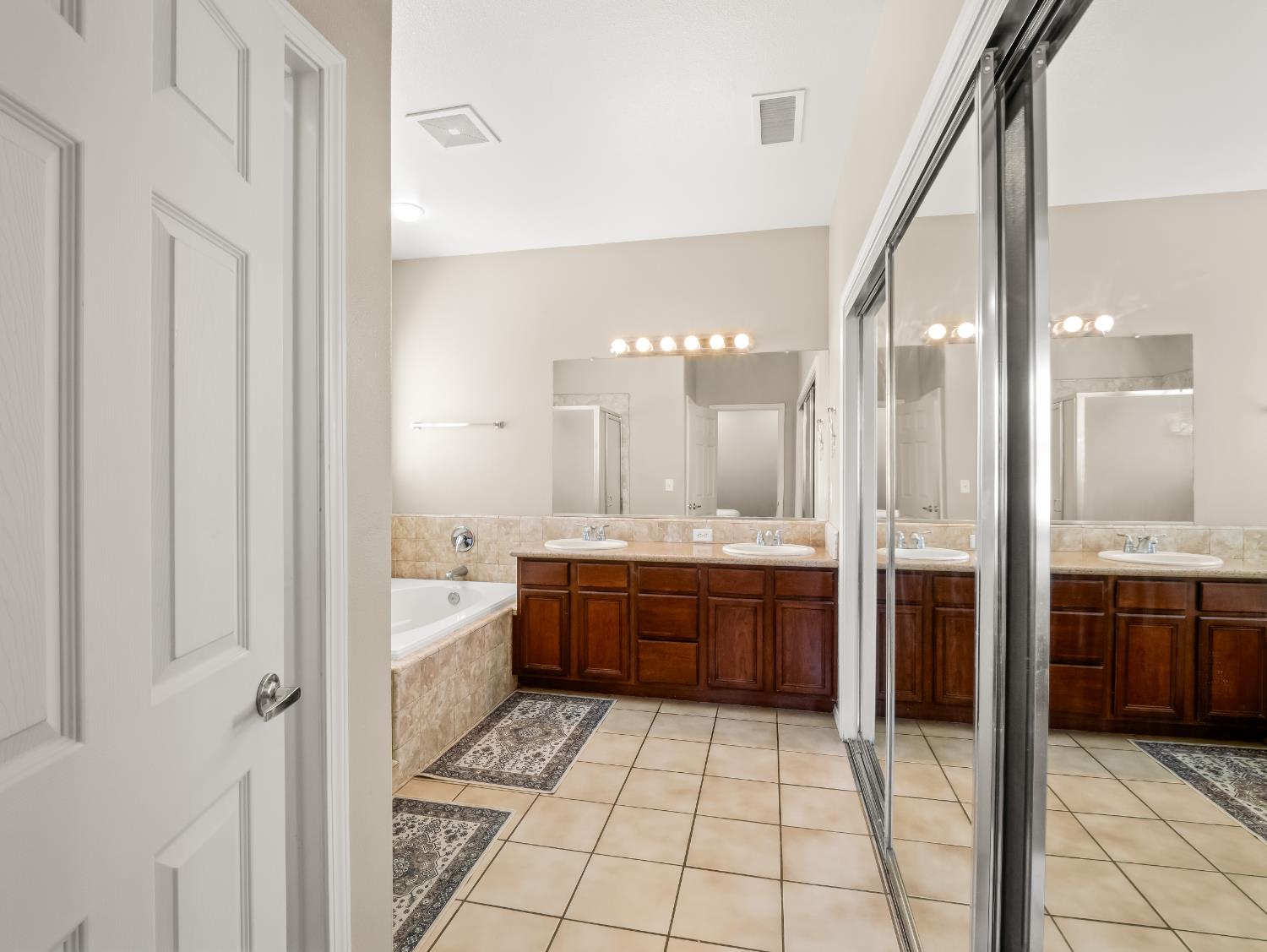 732 W Tivoli Ln, Clovis, CA 93619