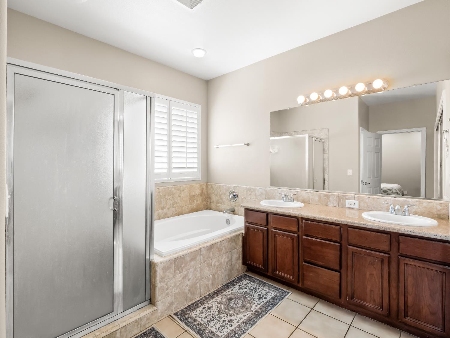 732 W Tivoli Ln, Clovis, CA 93619