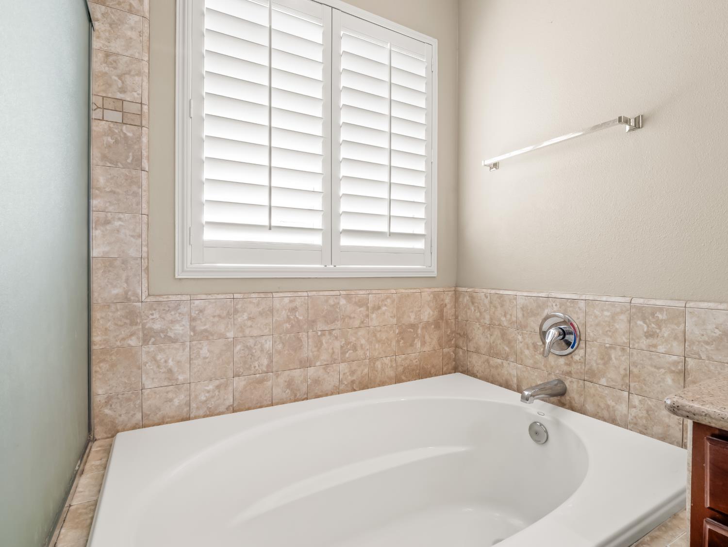 732 W Tivoli Ln, Clovis, CA 93619