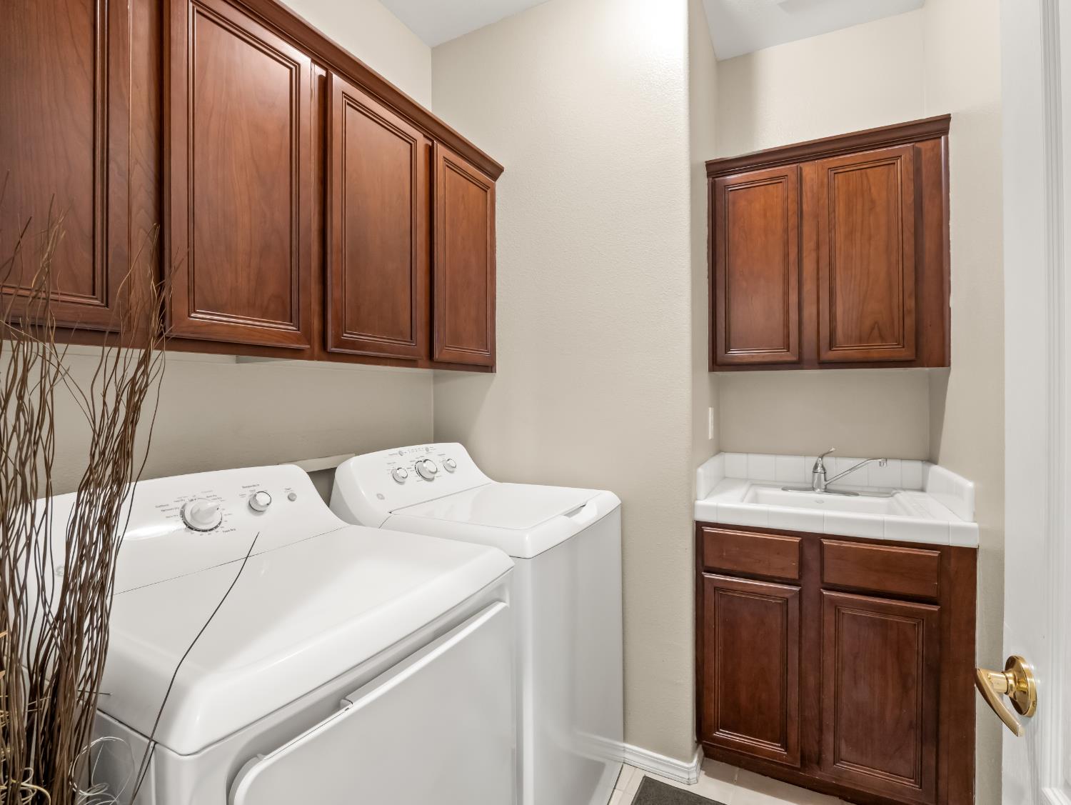 732 W Tivoli Ln, Clovis, CA 93619