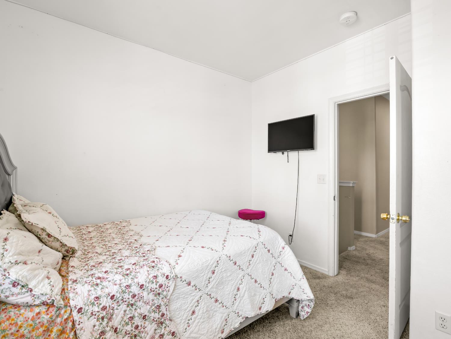 732 W Tivoli Ln, Clovis, CA 93619