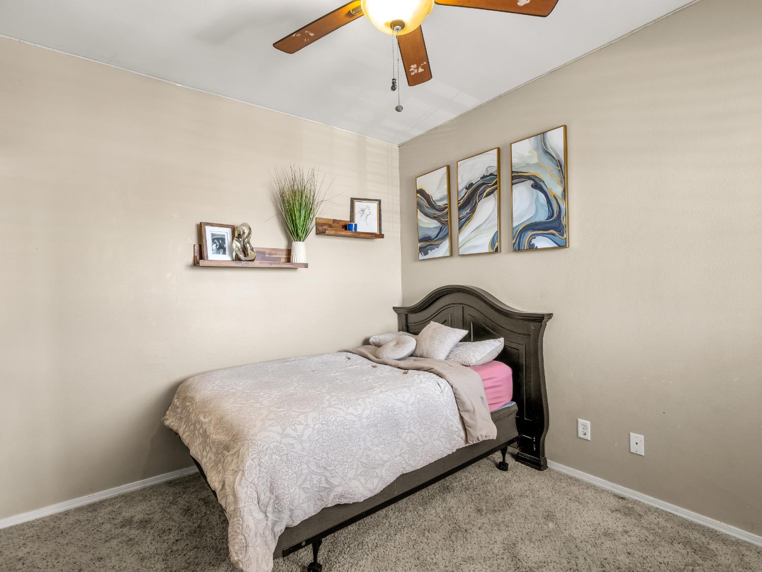 732 W Tivoli Ln, Clovis, CA 93619