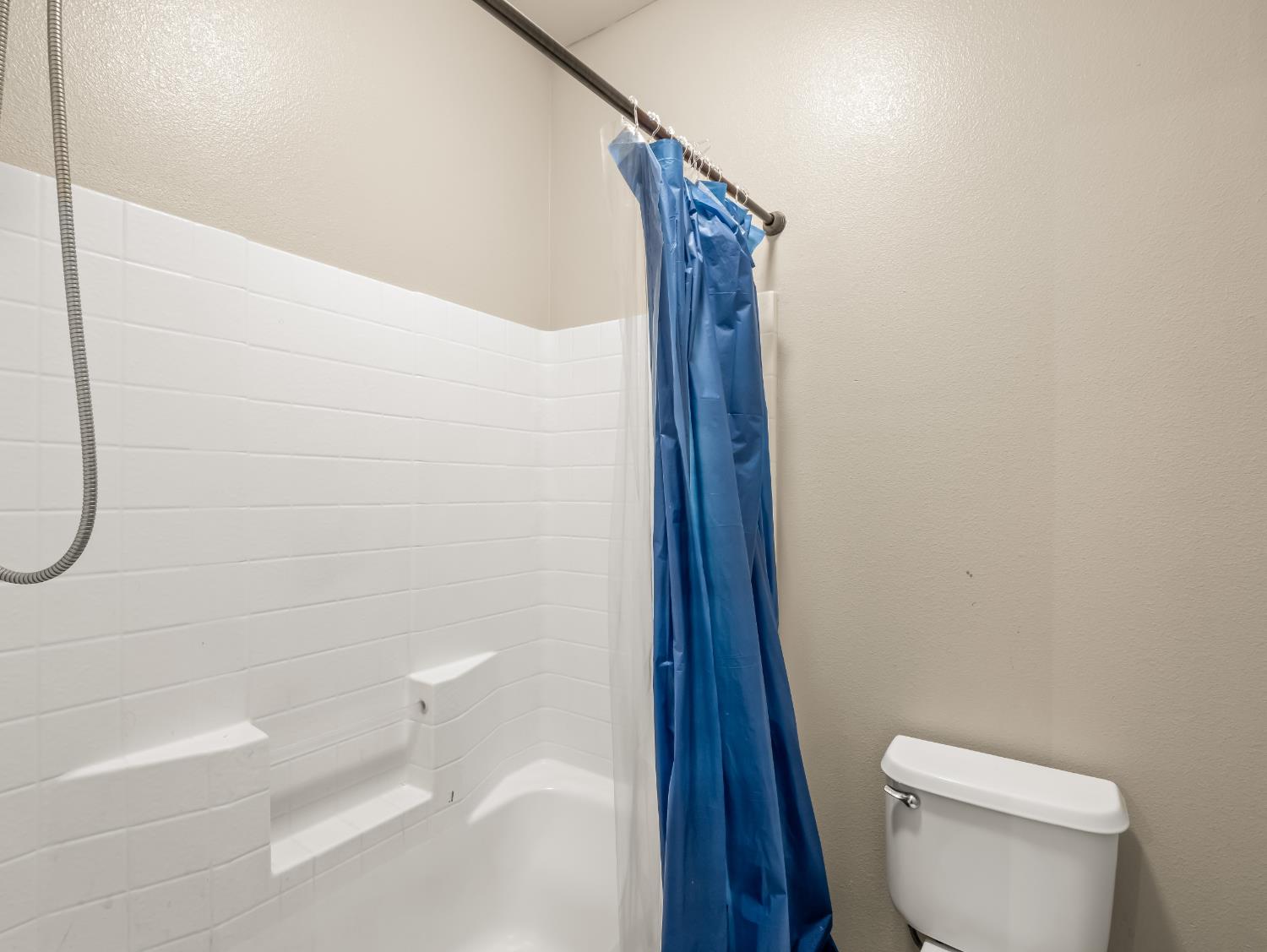 732 W Tivoli Ln, Clovis, CA 93619
