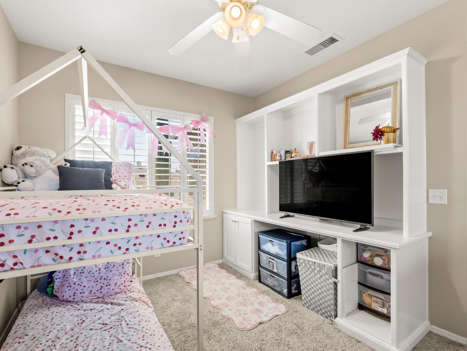 732 W Tivoli Ln, Clovis, CA 93619