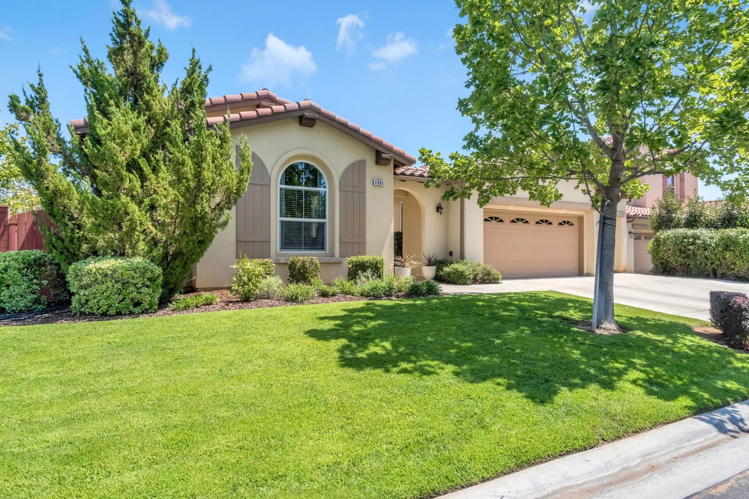 4096 N Newport Bay, Clovis, CA 93619