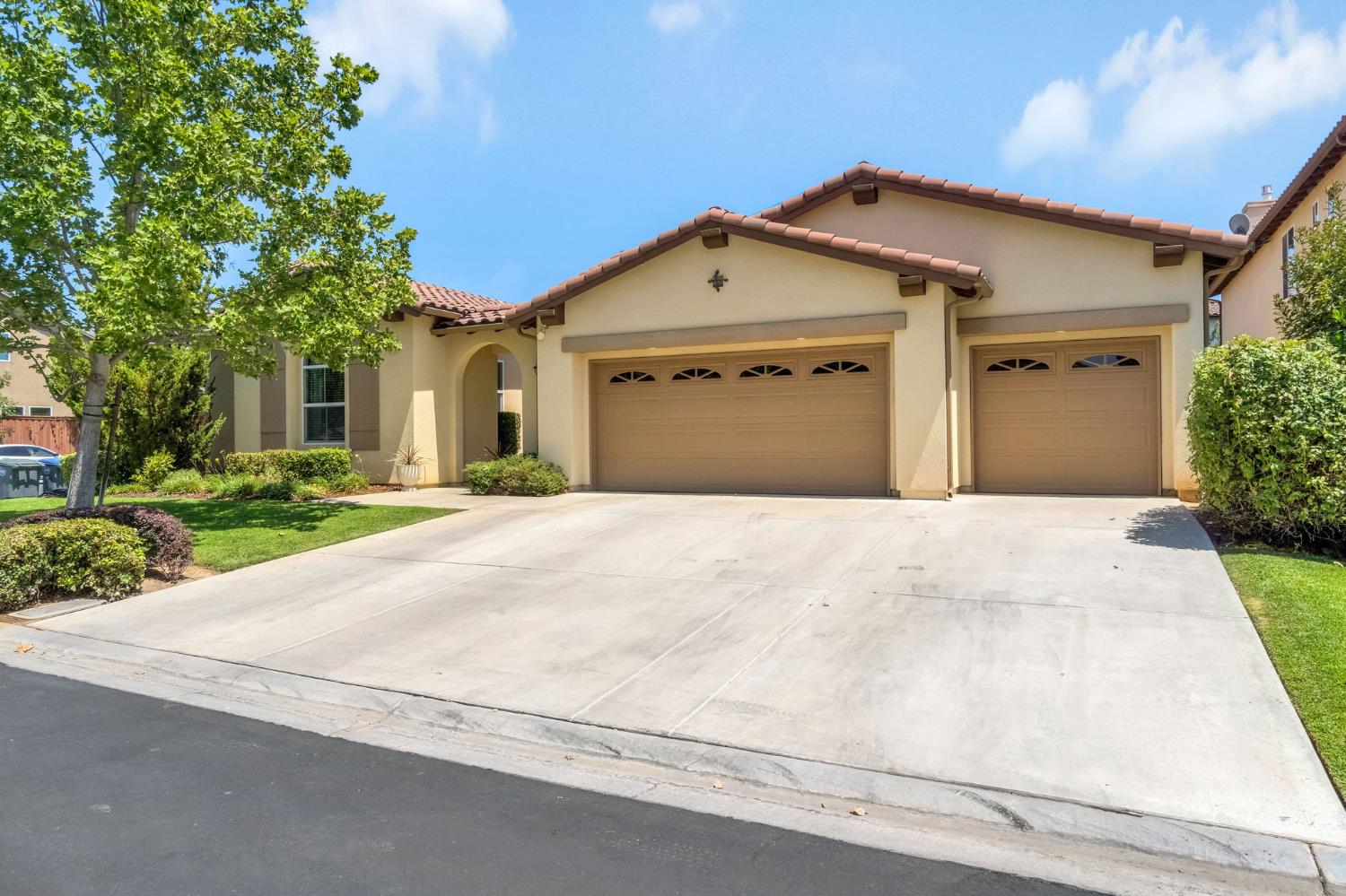 4096 N Newport Bay, Clovis, CA 93619