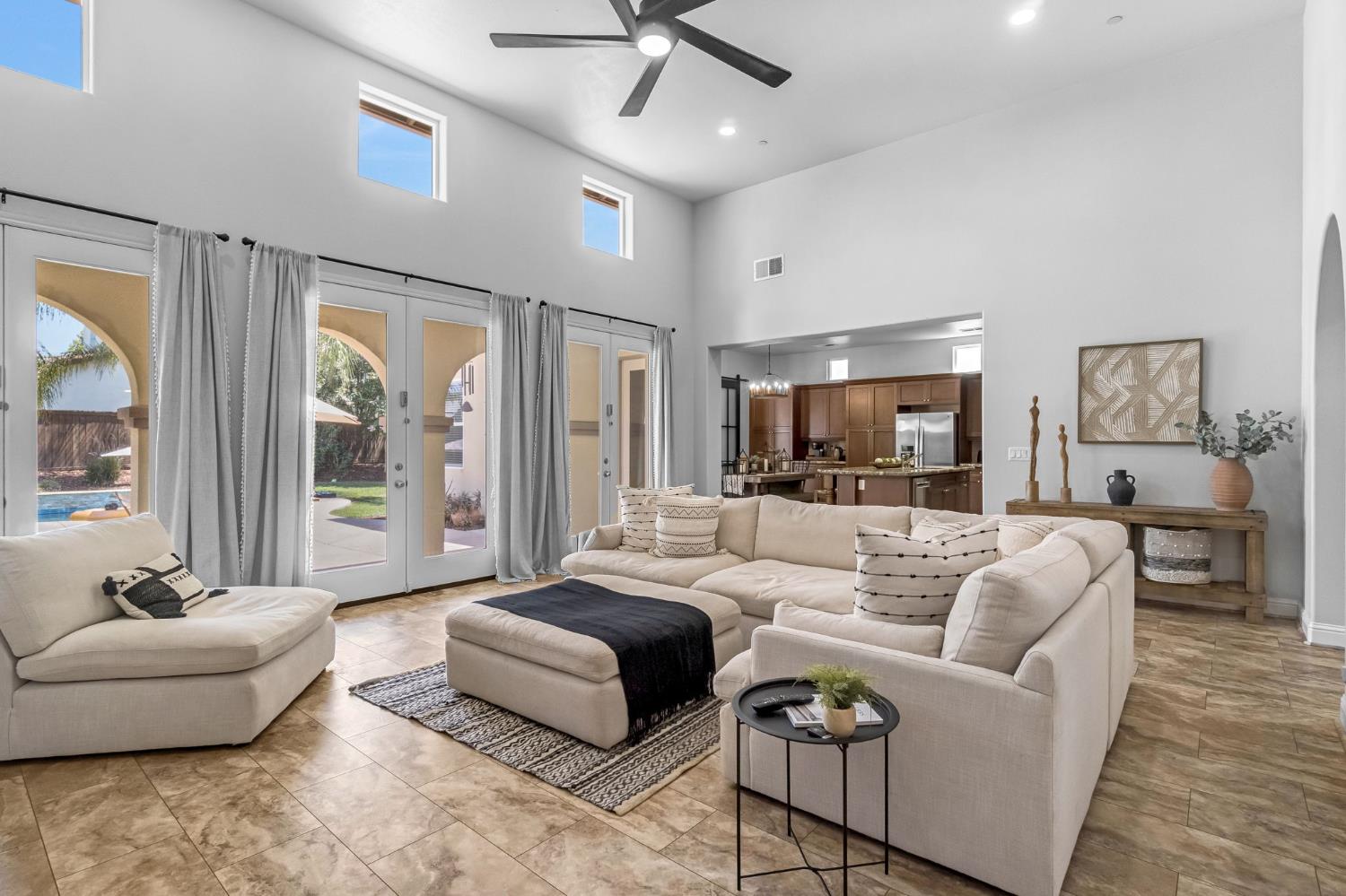 4096 N Newport Bay, Clovis, CA 93619